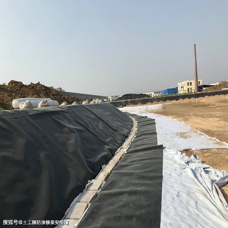 咸寧垃圾填埋場雨污分流工程 土工膜與復(fù)合土工膜的施工實(shí)踐